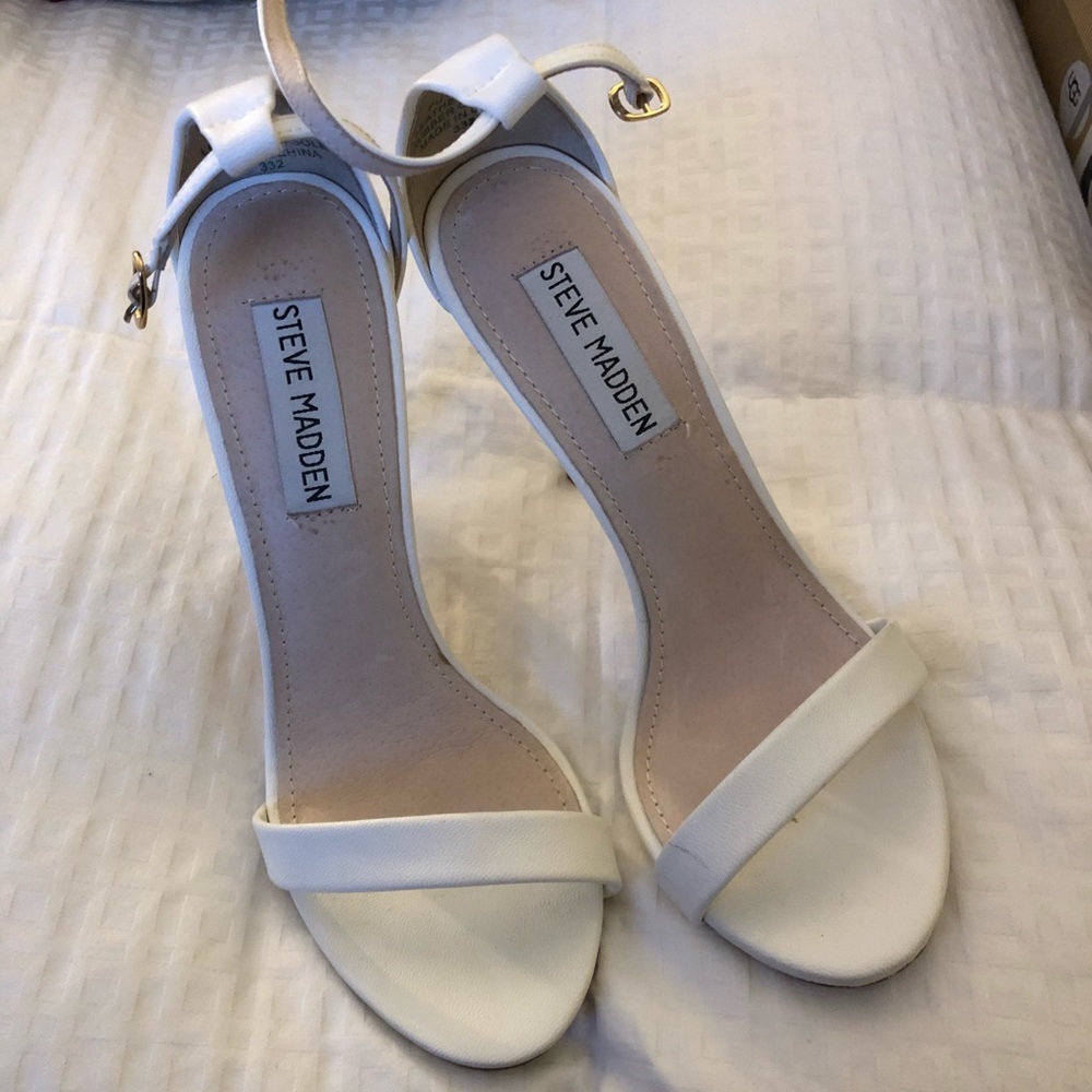Steve Madden White “Stecy” Sandals